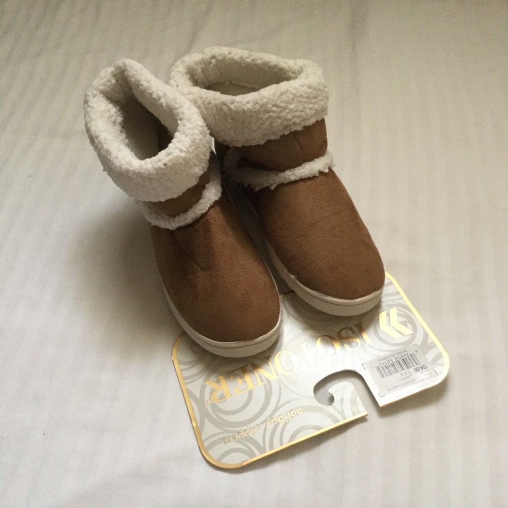 Isotoner Slippers size 7.5 - 8 NWT